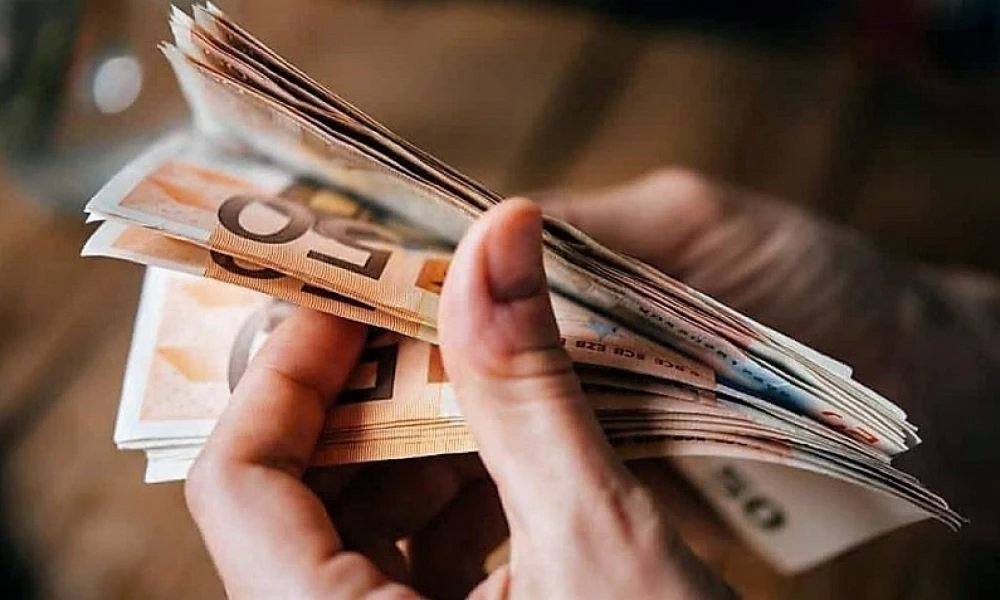 ΟΑΕΔ: Ποιοι δικαιούνται το εφάπαξ επίδομα των 300 ευρώ